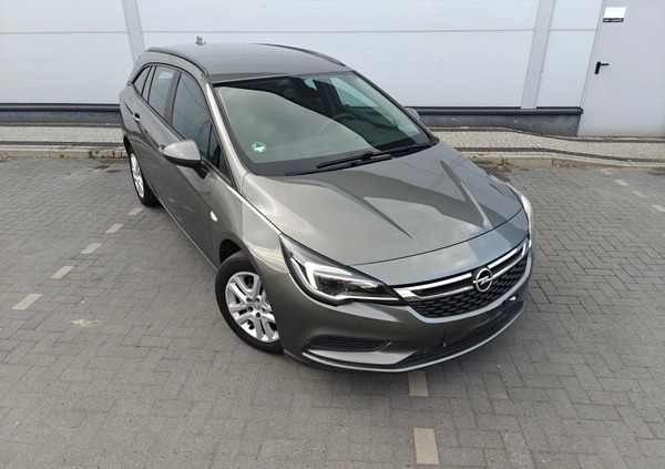 Opel Astra cena 32900 przebieg: 205400, rok produkcji 2017 z Kraków małe 704